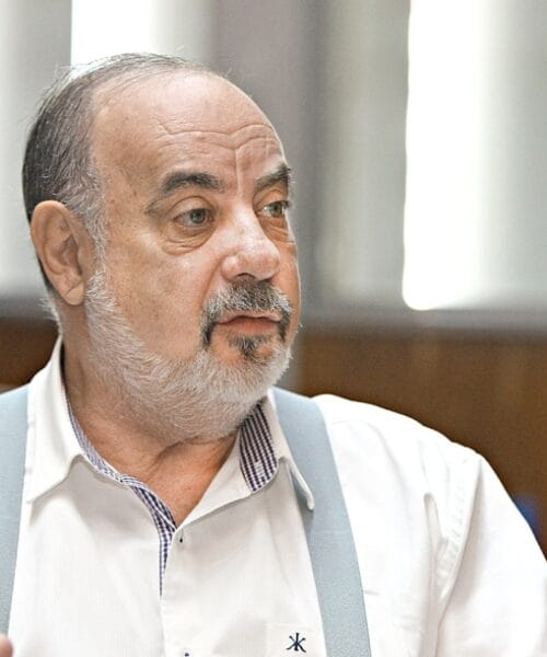 Prefeito Fuad Noman, tire a bunda da cadeira, estique o suspensório e tome providencias, o trânsito de BH travou