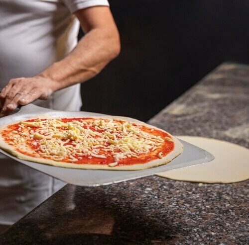 Que tal uma pizza? 17 de janeiro é dia do Pizzaiolo, este profissional que produz pizzas em mais de 70 mil pizzarias em todo o Brasil