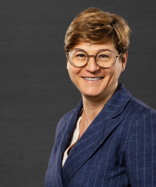 Baby boomers, geração X, millennials, geração Z e geração alpha, todas juntas e misturadas à disposição de empregadores – Por: Lucia Bucci
