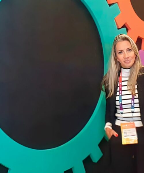 Cultivar a felicidade no ambiente de trabalho é uma prática diária – Por: Tânia Assis – Head de People & Culture