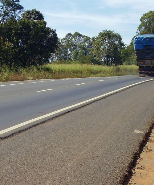 Associação dos Municípios Mineradores participa de mediação do Crea-MG que visa retirar caminhões de minério da BR 040