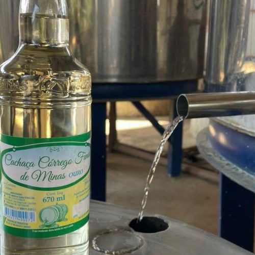 Lei estadual traz otimismo e cautela para produtores de cachaça mineira 