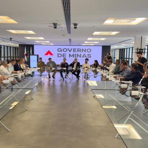 Nova Diretoria da AMM entrega demandas dos municípios em reunião com governador 