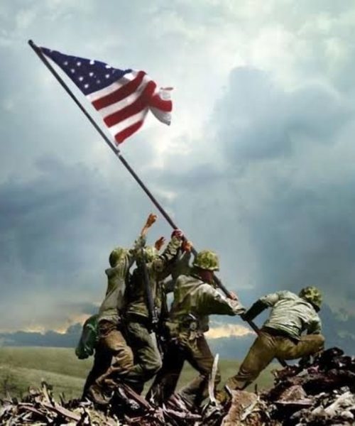 Em 23 de fevereiro de 1945 a bandeira dos EUA foi hasteada no Monte Suribachi-Japão