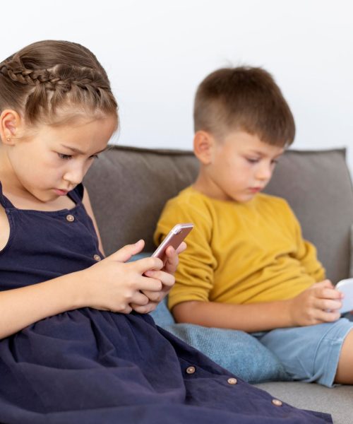 Nova regulamentação avança na proteção digital de crianças e adolescentes