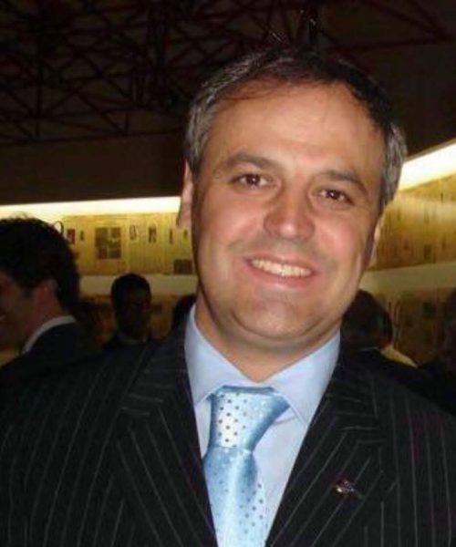 Entre o silêncio institucional e a resistência do jornalismo independente na prevalecia do rigor ao fatos