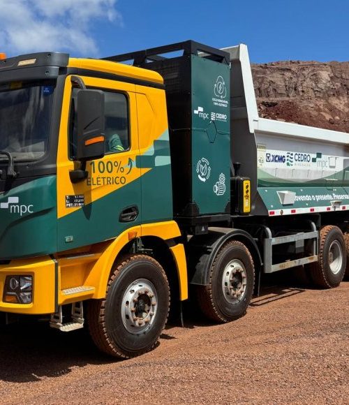 Rumo à descarbonização: Cedro inicia testes com caminhão 100% elétrico 