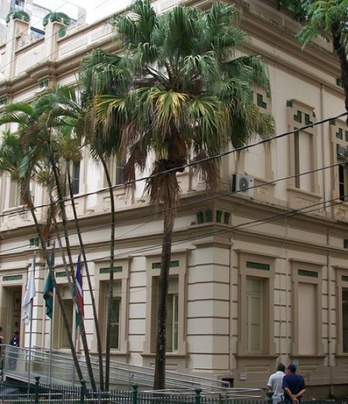 JF faz homenagens e inclui Bolsonaro 