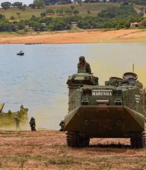 Marinha reúne 2 mil militares em Minas 
