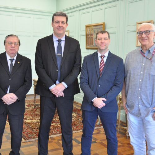Marinha reforça laços com Minas Gerais em homenagem a vice-almirantes no Automóvel Clube de Belo Horizonte