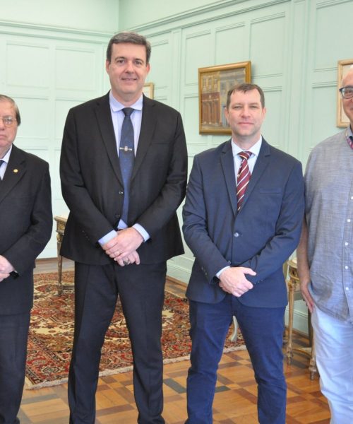 Marinha reforça laços com Minas Gerais em homenagem a vice-almirantes no Automóvel Clube de Belo Horizonte