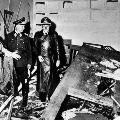 Neil Armstrong pisou na Lua no dia 20 de julho de 1969. Em 20 julho de 1944 o Coronel Stauffenberg tentou livrar o mundo do Führer, e acabou fuzilado. Hoje é dia do Xadrez e dos Tatuadores