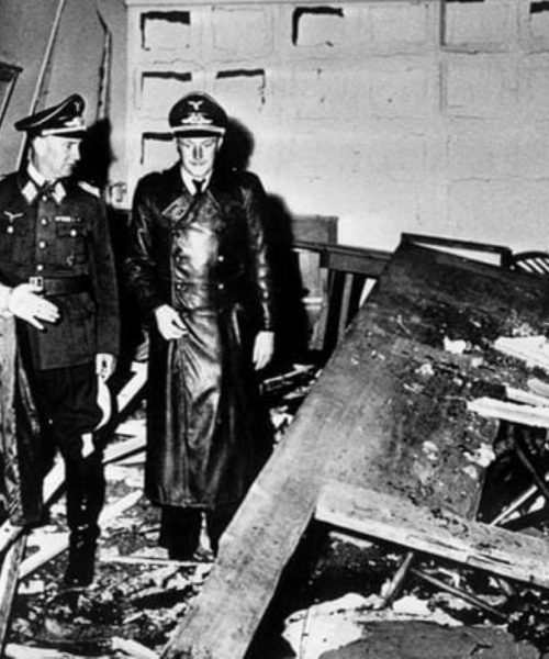 Neil Armstrong pisou na Lua no dia 20 de julho de 1969. Em 20 julho de 1944 o Coronel Stauffenberg tentou livrar o mundo do Führer, e acabou fuzilado. Hoje é dia do Xadrez e dos Tatuadores