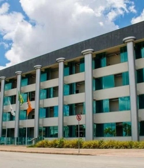 Servidores fazem greve em Divinópolis 