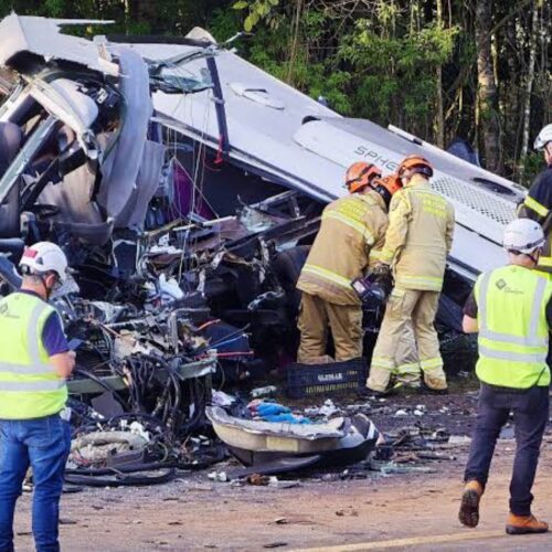 Tragédia na BR-373 no Paraná mostra que não basta culpar o motorista enquanto as estradas continuam facilitando as colisões frontais