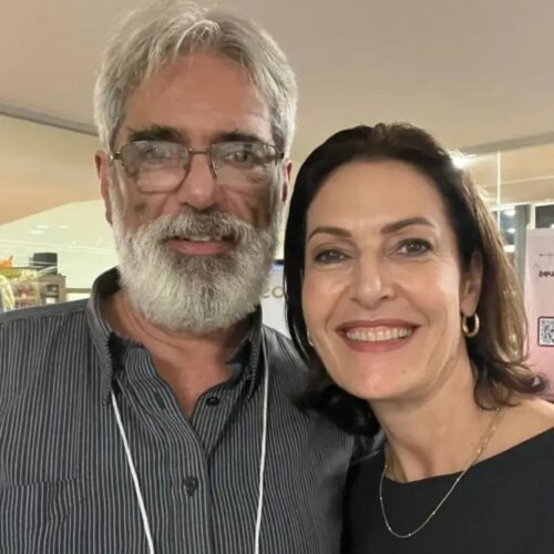 O jornalista e escritor Alexandre Siqueira realiza lançamento duplo de livros neste sábado em BH, na Livraria da Rua