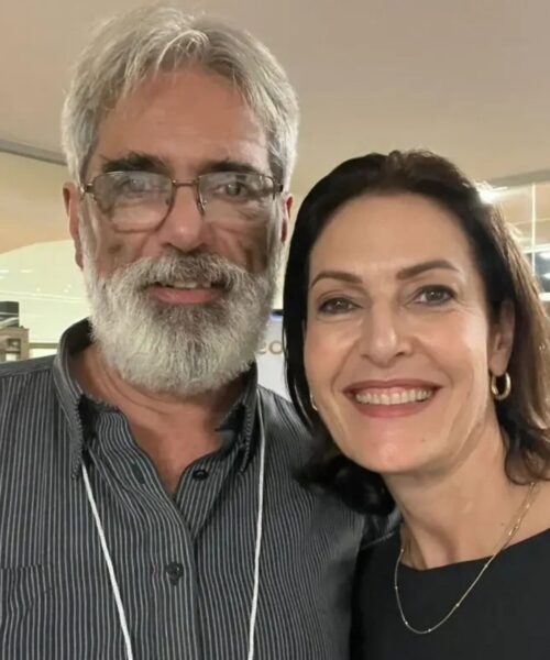 O jornalista e escritor Alexandre Siqueira realiza lançamento duplo de livros neste sábado em BH, na Livraria da Rua