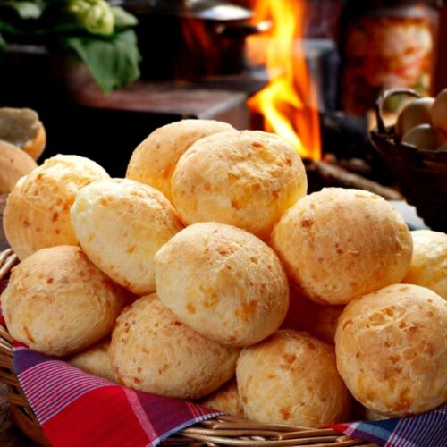 Na cultura italiana, 17 de agosto significa dia do “azarão”, semelhante ao número 13. Hoje é Dia do Pão de Queijo, do Patrimônio Histórico, do Gato Preto e da ANJ