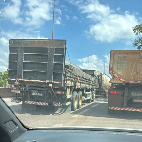 Obras de capina provocam congestionamento e revolta na BR-381 entre Betim e São Joaquim de Bicas