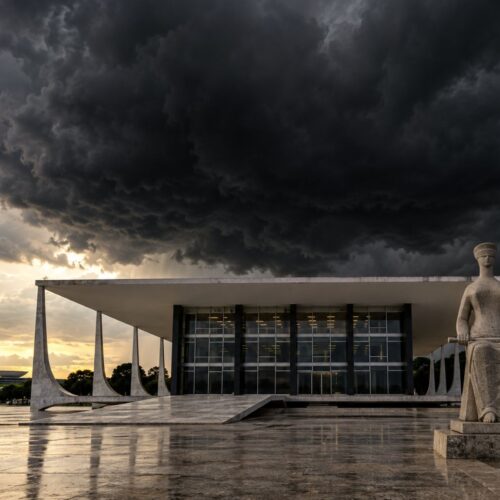Os Reis ficaram nus no Plenário da Suprema Corte, e no espelho refletido, o fundo do poço