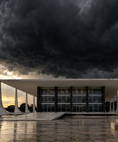 Os Reis ficaram nus no Plenário da Suprema Corte e no espelho refletido o fundo do poço